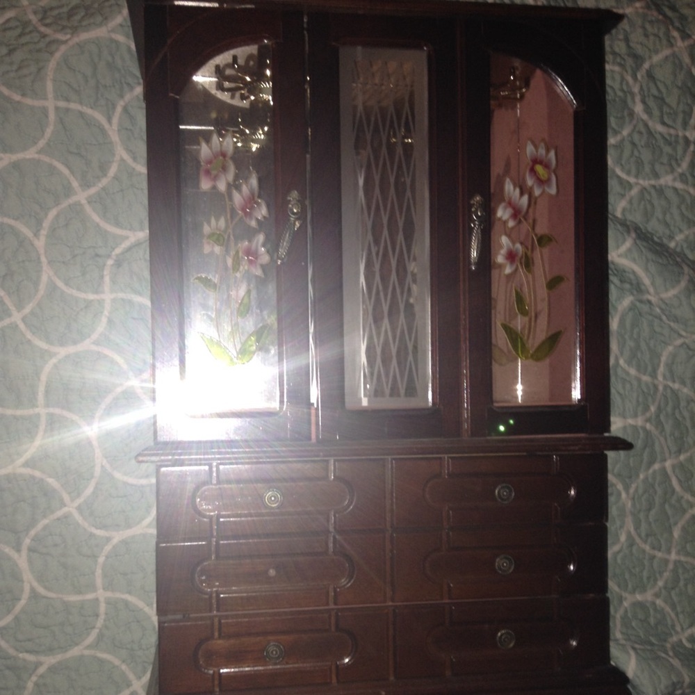 Jewelry chest